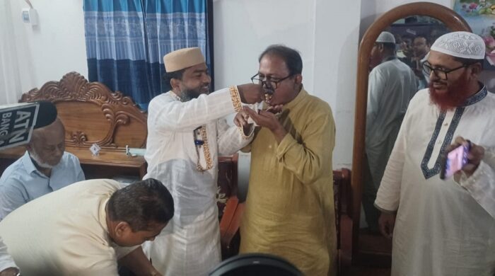বিএনপির জয়ী প্রার্থীকে মিষ্টিমুখ করালেন জামায়াতের পরাজিত প্রার্থী