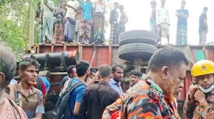 কুড়িগ্রামে ট্রাকচাপায় একই পরিবারের পাঁচজন নিহত