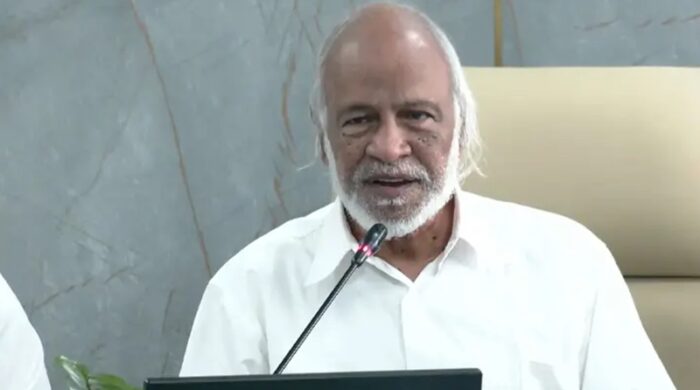 বুকে তীব্র ব্যথা নিয়ে হাসপাতালে ভর্তি স্থানীয় সরকারমন্ত্রী