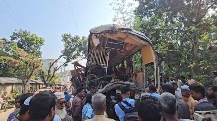 নাটোরে বাস-ট্রাকের সংঘর্ষে নিহত বেড়ে ১৪, আহত ২৬