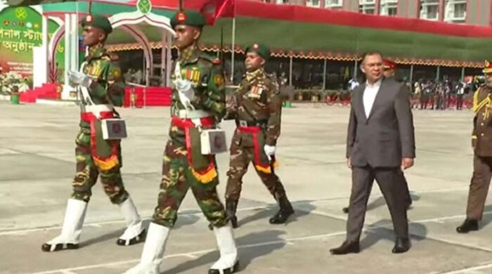 সেনাবাহিনীর ৭টি ইউনিটকে জাতীয় পতাকা প্রদান করলেন প্রধানমন্ত্রী